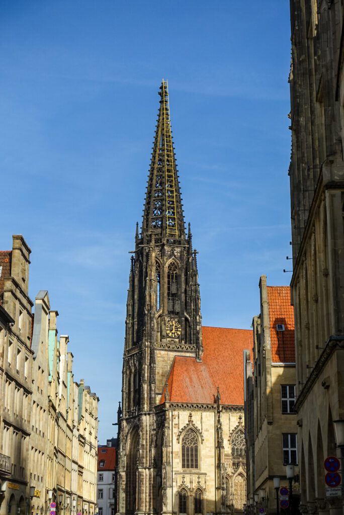 The Sankt Lamberti stands proud and towers over the Alstadt. The church is the tallest building in the city and known in autumn and christmas for the illuminated ladder, which is fixated on the side of one of the spires of the church.
