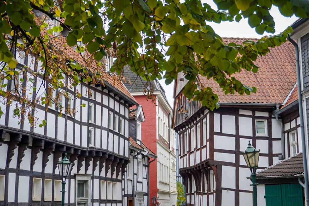The market town of Hattingen is famous for over 150 half timbered houses, with thatched houses and white walls with timber supports. The green lamp posts have crooked lantern shades at the top.