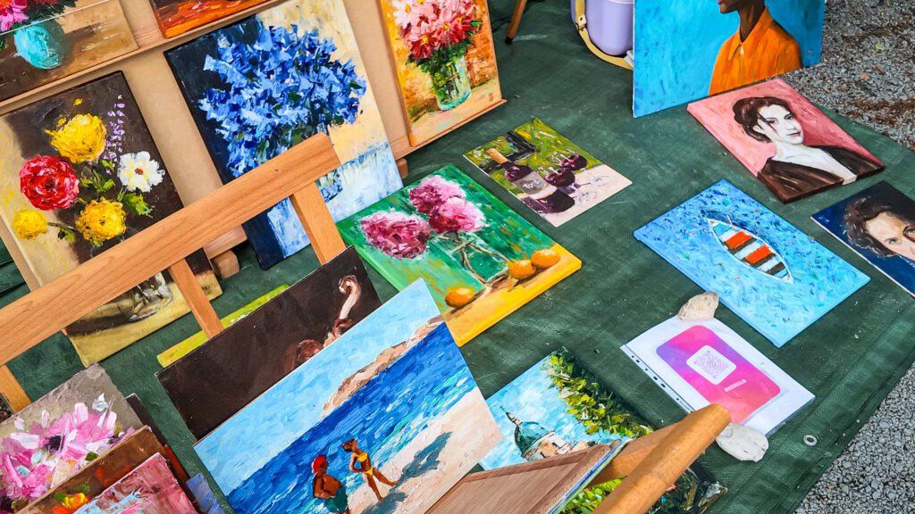 The Lambermontmartre is the largest painting market in the whole of the Benelux region. It takes place on the last Sunday of every month between May and September in the city of Antwerp.