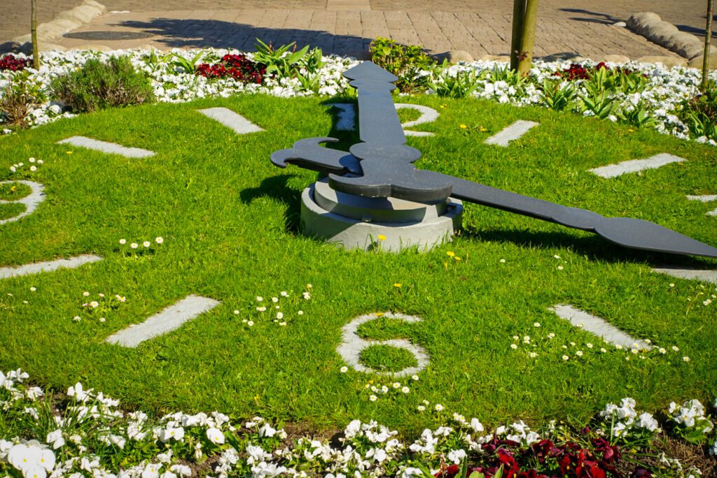 The amusement park Hansa Park prides itself for its theming. At the entrance you'll find a giant clock made out of flowerbeds, accurately displaying the current time. 