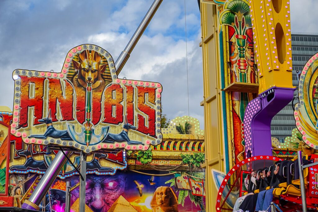 The Anubis Attraction at the Kirmes in Köln is one of the most thrilling rides on the fair. The high-speed looping carousel has a gold and purple colour scheme and is incredibly eye-catching for passers by.